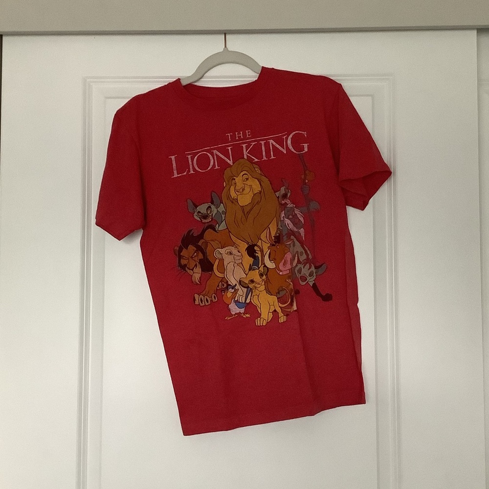 Disney The Lion King Red Tee (size S)
